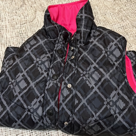 Pink reversible puffer jacket no sleeves - Picture 3 of 4